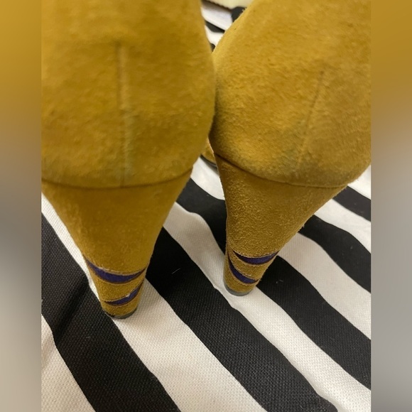 Anthropologie suede heels 🪴price is firm🪴 - Picture 3 of 6